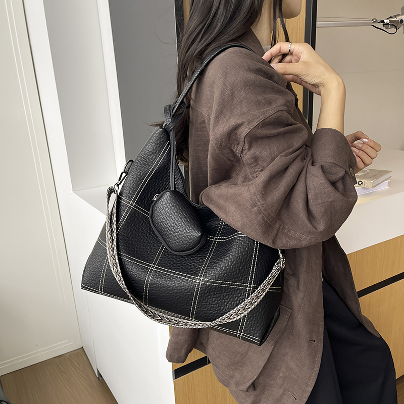 大容量女性用ホーボートートバッグ ブラック コントラストステ - Tote Bag Sublimation のレビューと価格